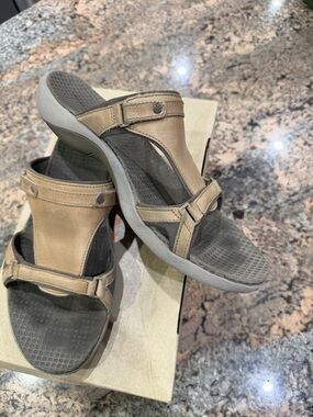 Merrell Beige and Gray Women's Comfort Slide Sandals